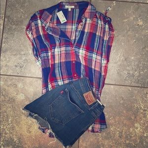 Plaid short sleeve button up 🔥✨